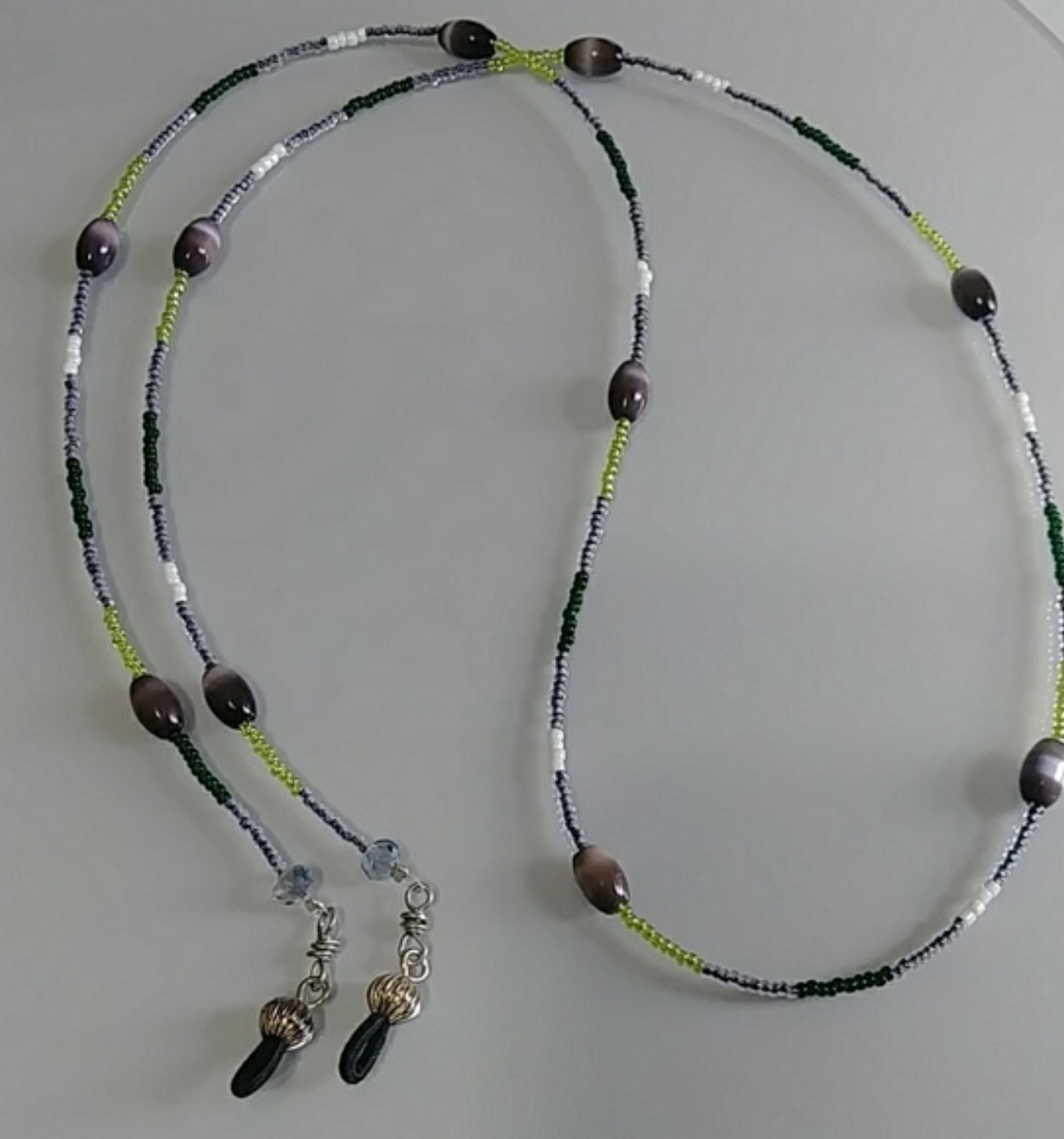 (701-EGC) - Description:  Seed Beads, Faceted Glass Bead, Silver Plated Eyeglass Holder. Dimension: 32' L (Inches)