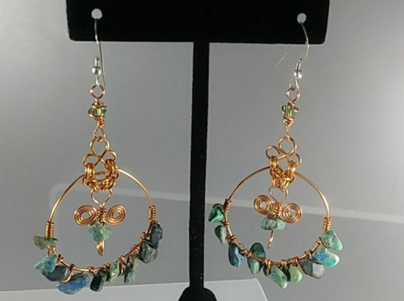 (621 - EAR) - Description: Earrings: Copper Wire, Turquoise Gemstone Chips. Swarovski Crystal Beads (Sterling Silver Earwire)  Dimension: 3 1/4 ' L (Inches)
